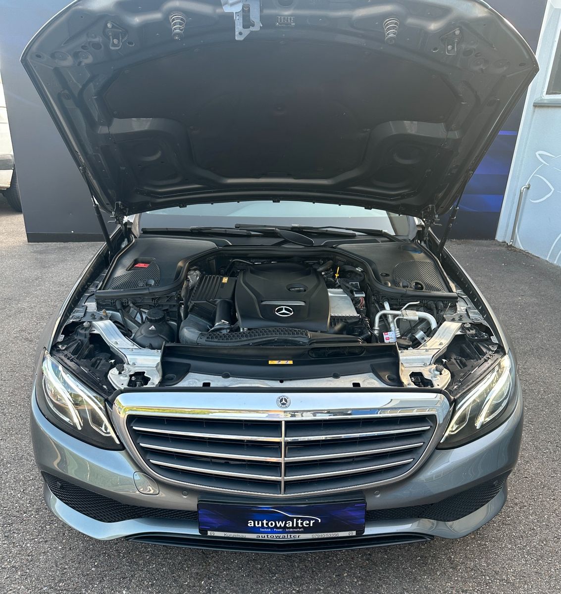Fahrzeugabbildung Mercedes-Benz E 200 -LED-Rückfahr-großer Service neu-TOP