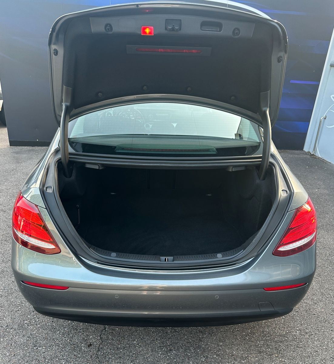 Fahrzeugabbildung Mercedes-Benz E 200 -LED-Rückfahr-großer Service neu-TOP