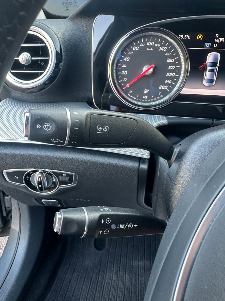 Fahrzeugabbildung Mercedes-Benz E 200 -LED-Rückfahr-großer Service neu-TOP