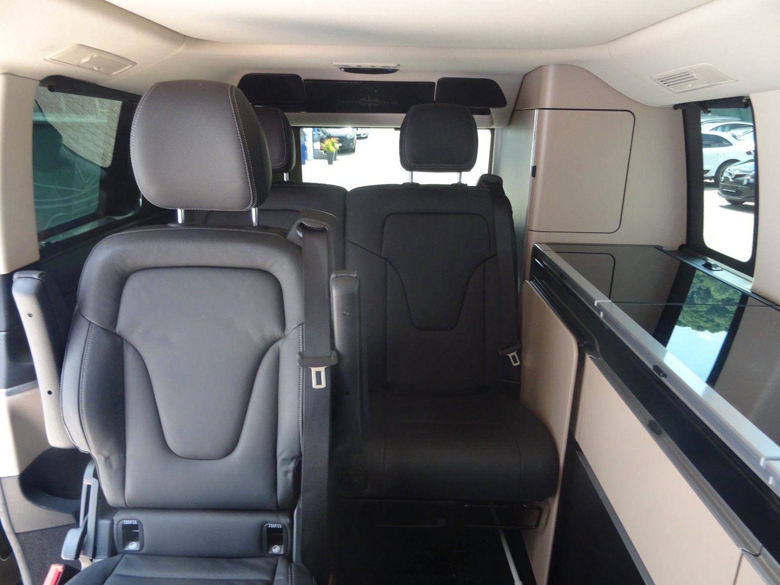 Fahrzeugabbildung Mercedes-Benz V 300 4 Matic  Marco Polo lang AMG line