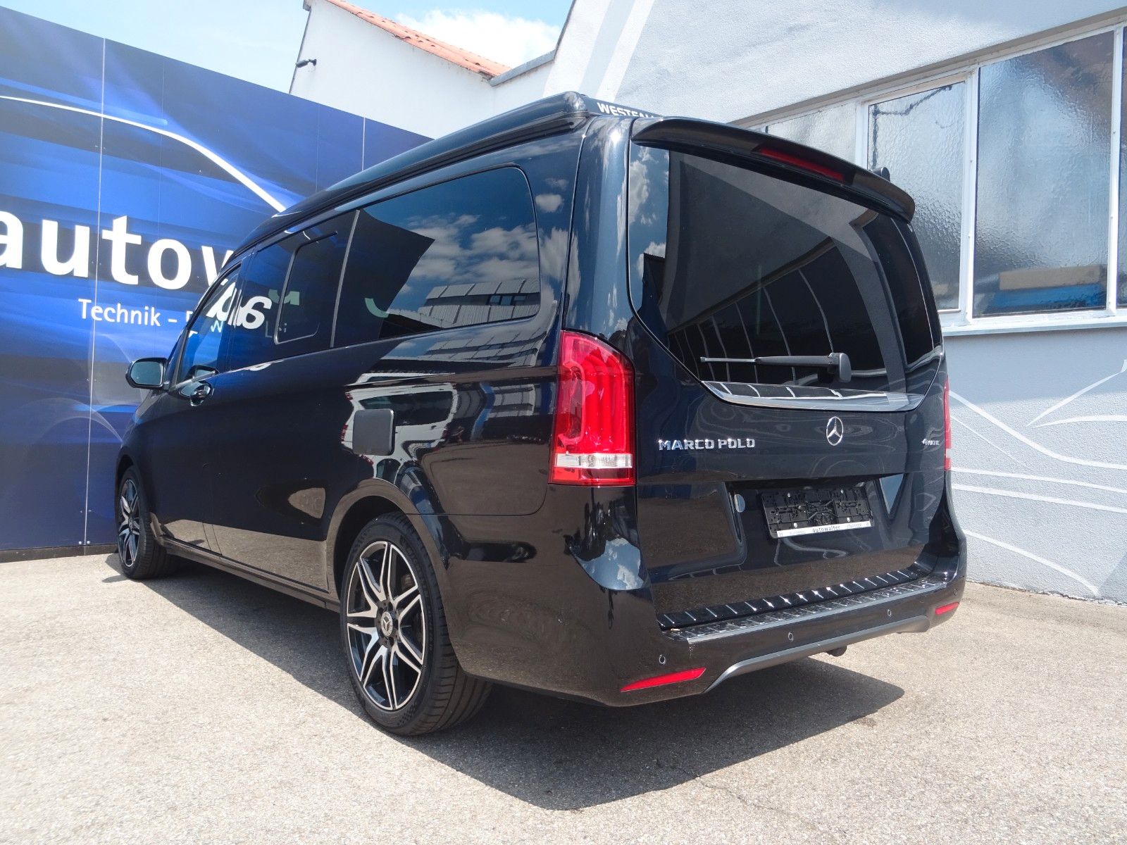 Fahrzeugabbildung Mercedes-Benz V 300 4 Matic  Marco Polo lang AMG line