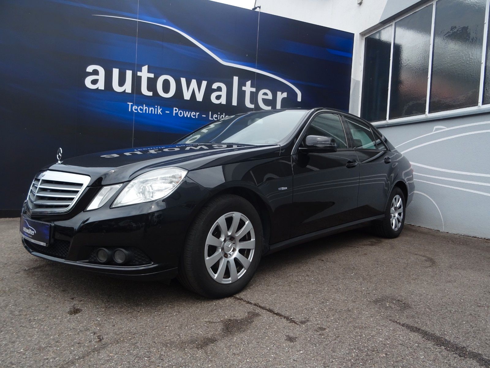 Fahrzeugabbildung Mercedes-Benz E 220 E -Klasse Lim. E 220 CDI BlueEfficiency