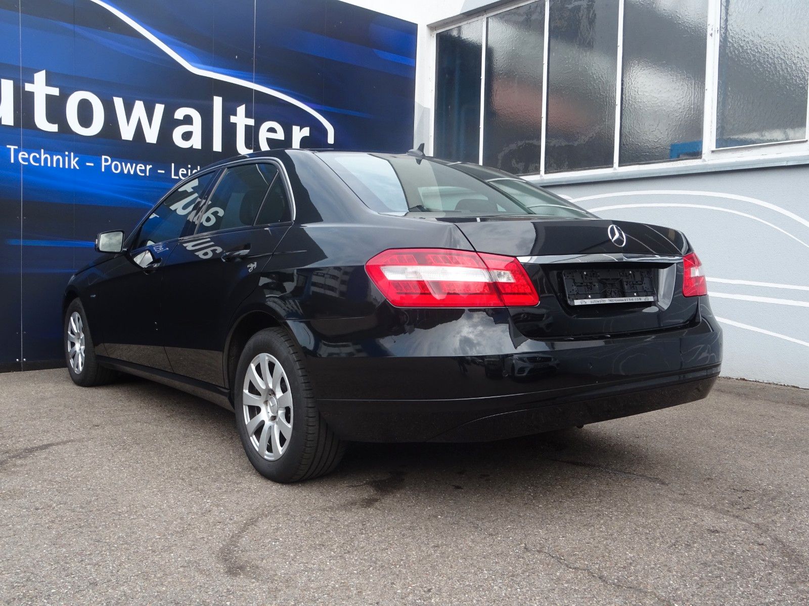 Fahrzeugabbildung Mercedes-Benz E 220 E -Klasse Lim. E 220 CDI BlueEfficiency