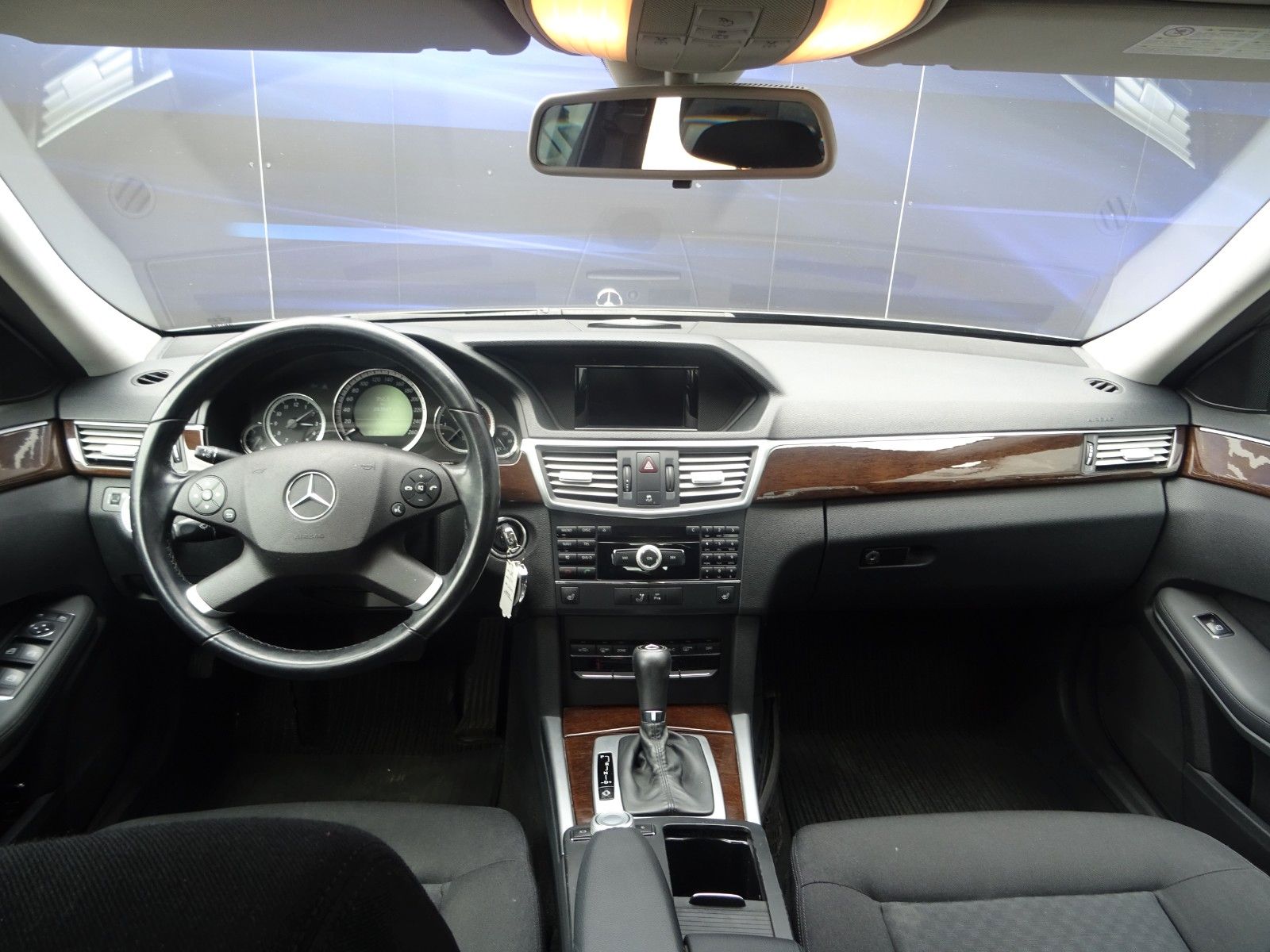 Fahrzeugabbildung Mercedes-Benz E 220 E -Klasse Lim. E 220 CDI BlueEfficiency