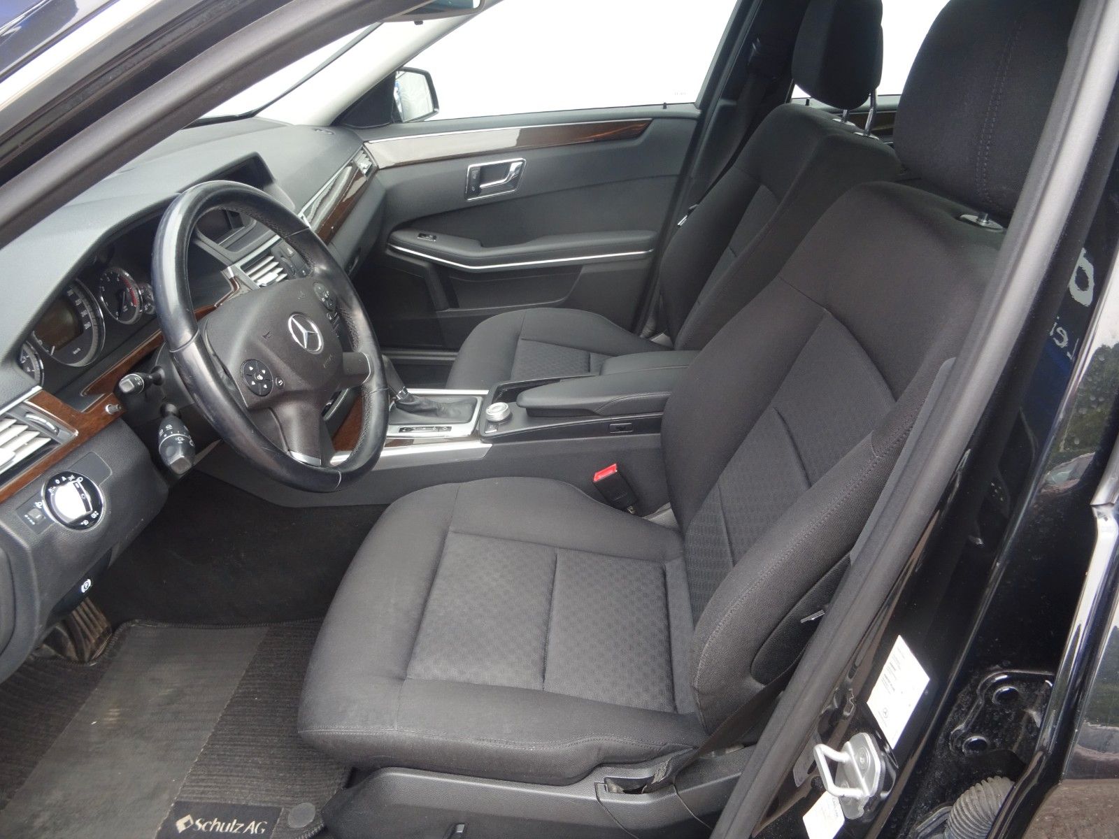 Fahrzeugabbildung Mercedes-Benz E 220 E -Klasse Lim. E 220 CDI BlueEfficiency