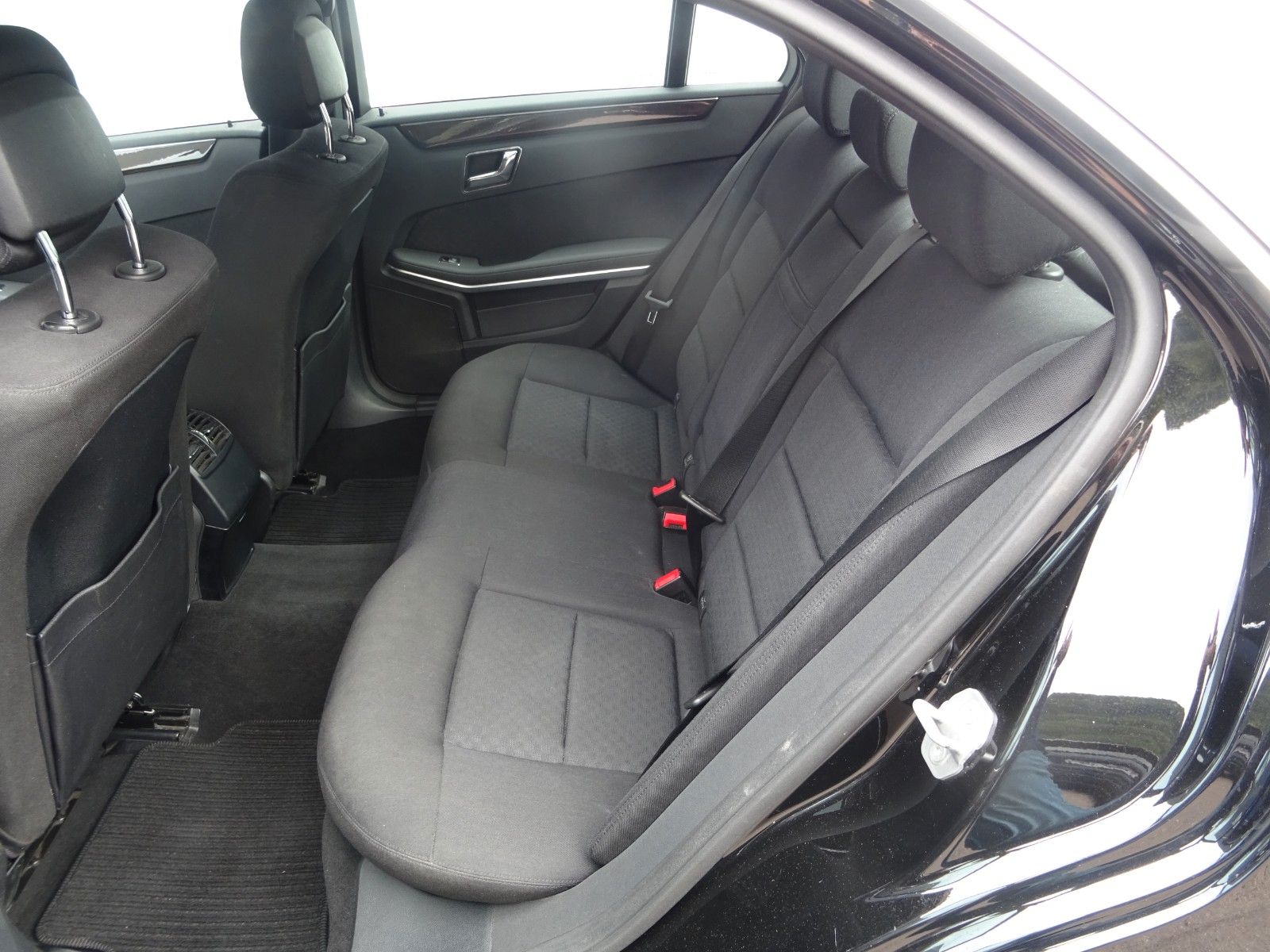 Fahrzeugabbildung Mercedes-Benz E 220 E -Klasse Lim. E 220 CDI BlueEfficiency