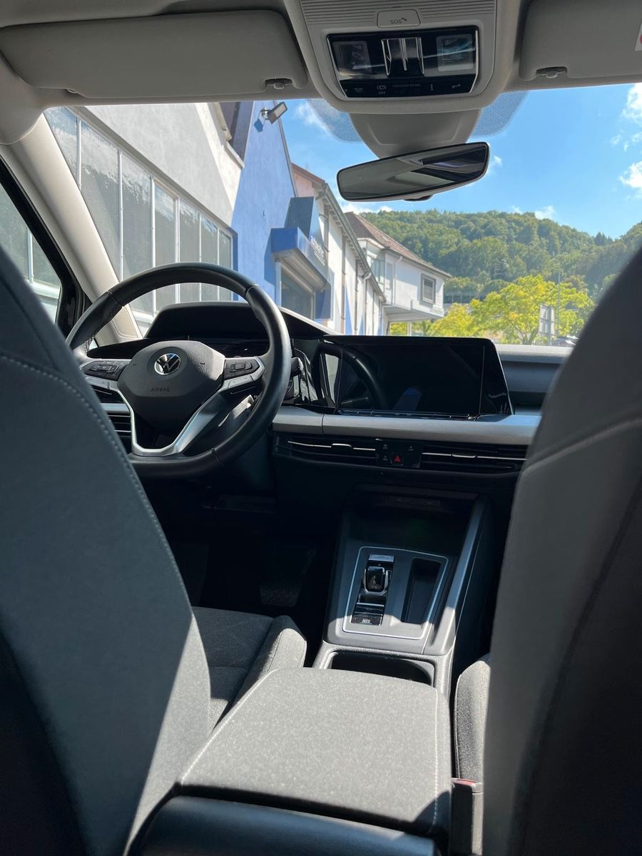 Fahrzeugabbildung Volkswagen Golf VIII Variant Life