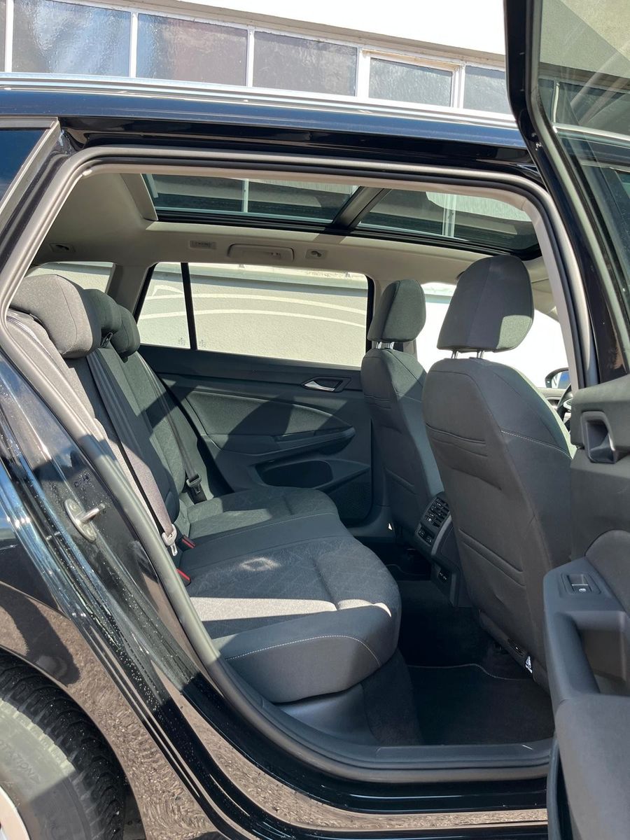 Fahrzeugabbildung Volkswagen Golf VIII Variant Life