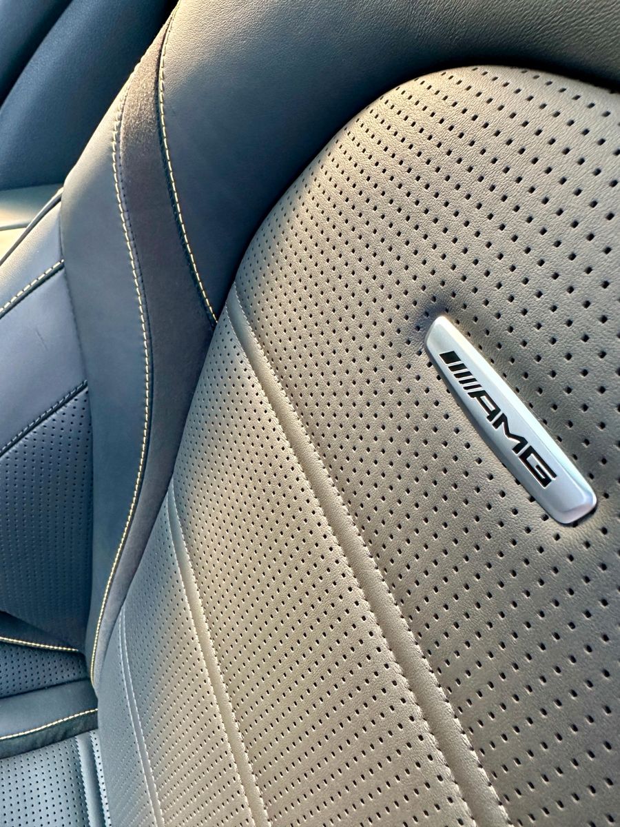 Fahrzeugabbildung Mercedes-Benz GLC 63 AMG -Pano-Aeropaket-Carbon