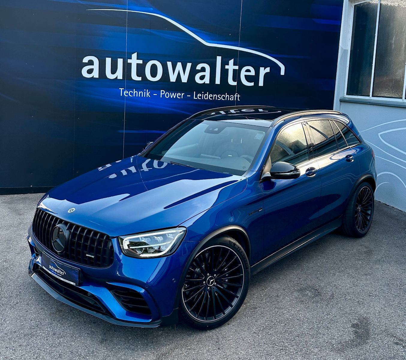 Fahrzeugabbildung Mercedes-Benz GLC 63 AMG -Pano-Aeropaket-Carbon