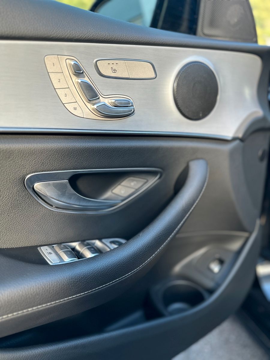 Fahrzeugabbildung Mercedes-Benz GLC 63 AMG -Pano-Aeropaket-Carbon