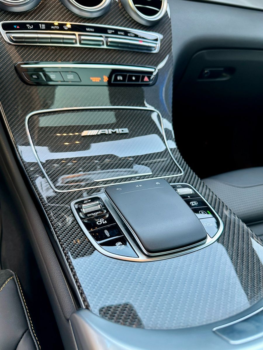 Fahrzeugabbildung Mercedes-Benz GLC 63 AMG -Pano-Aeropaket-Carbon