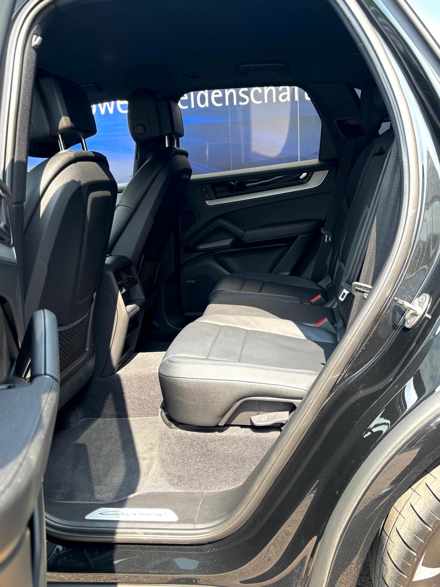 Fahrzeugabbildung Porsche Cayenne E-Hybrid