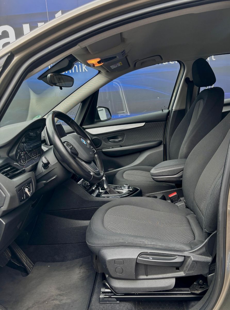 Fahrzeugabbildung BMW 218 Baureihe 2 Active Tourer 218 i