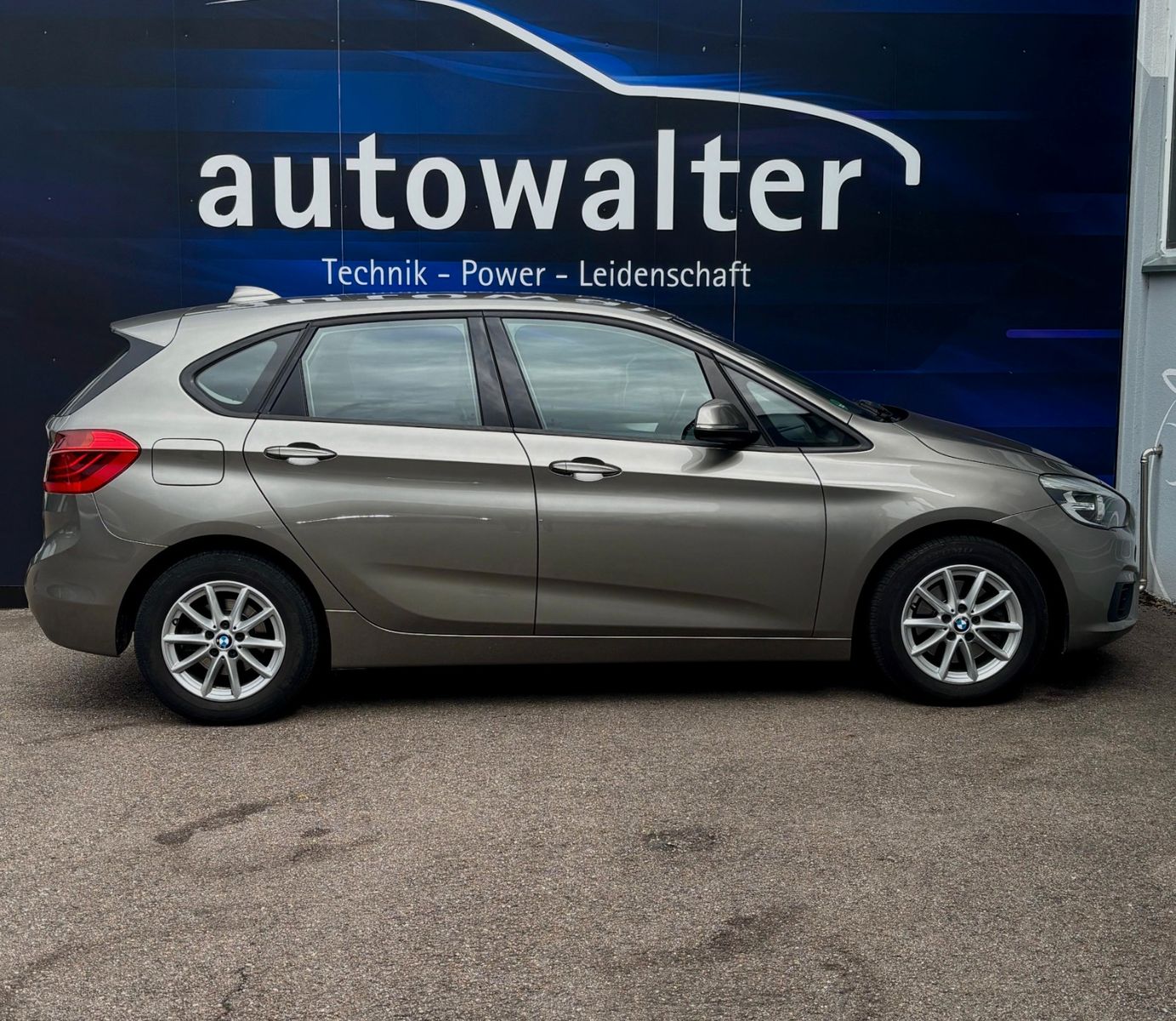 Fahrzeugabbildung BMW 218 Baureihe 2 Active Tourer 218 i