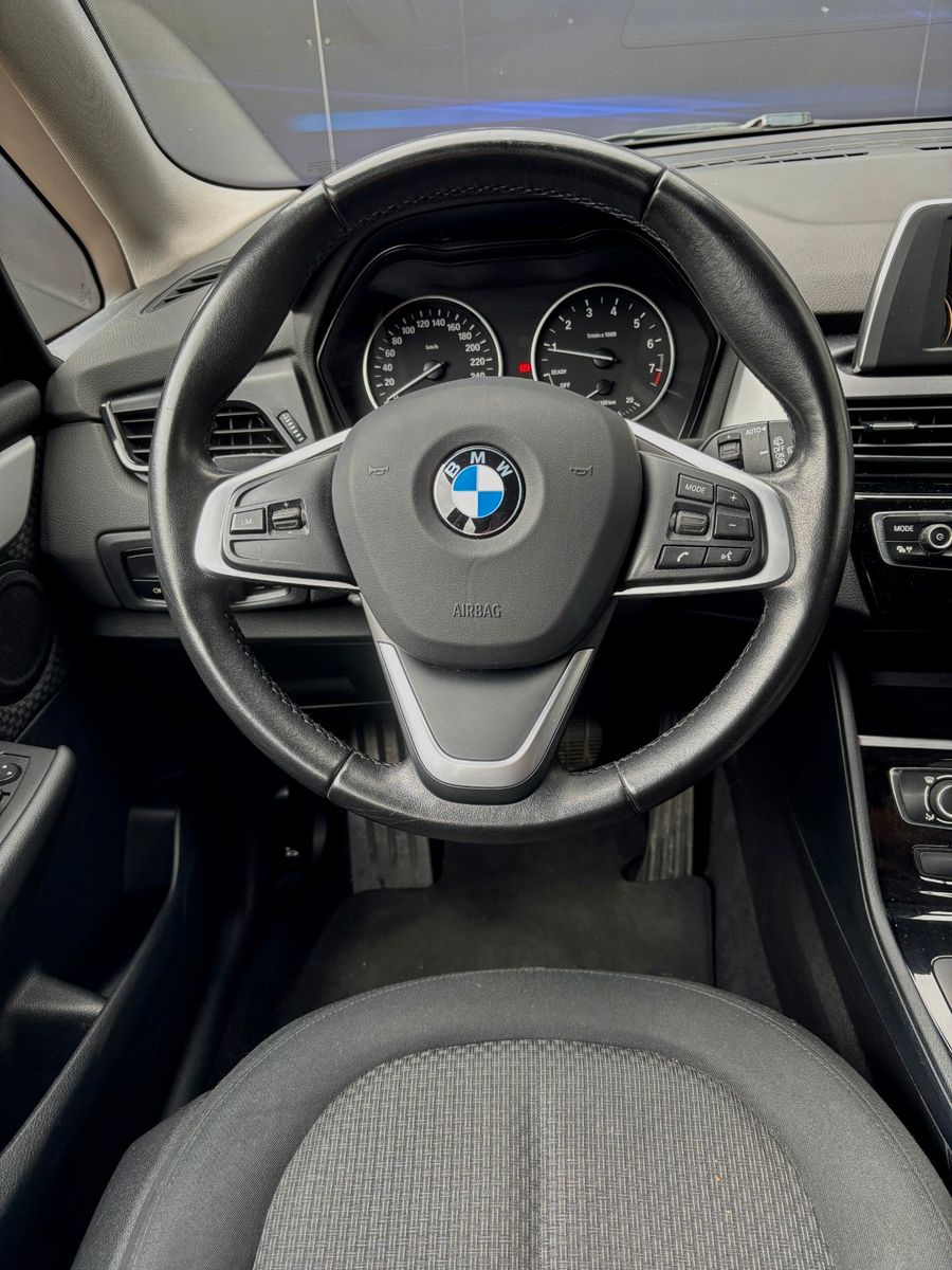 Fahrzeugabbildung BMW 218 Baureihe 2 Active Tourer 218 i