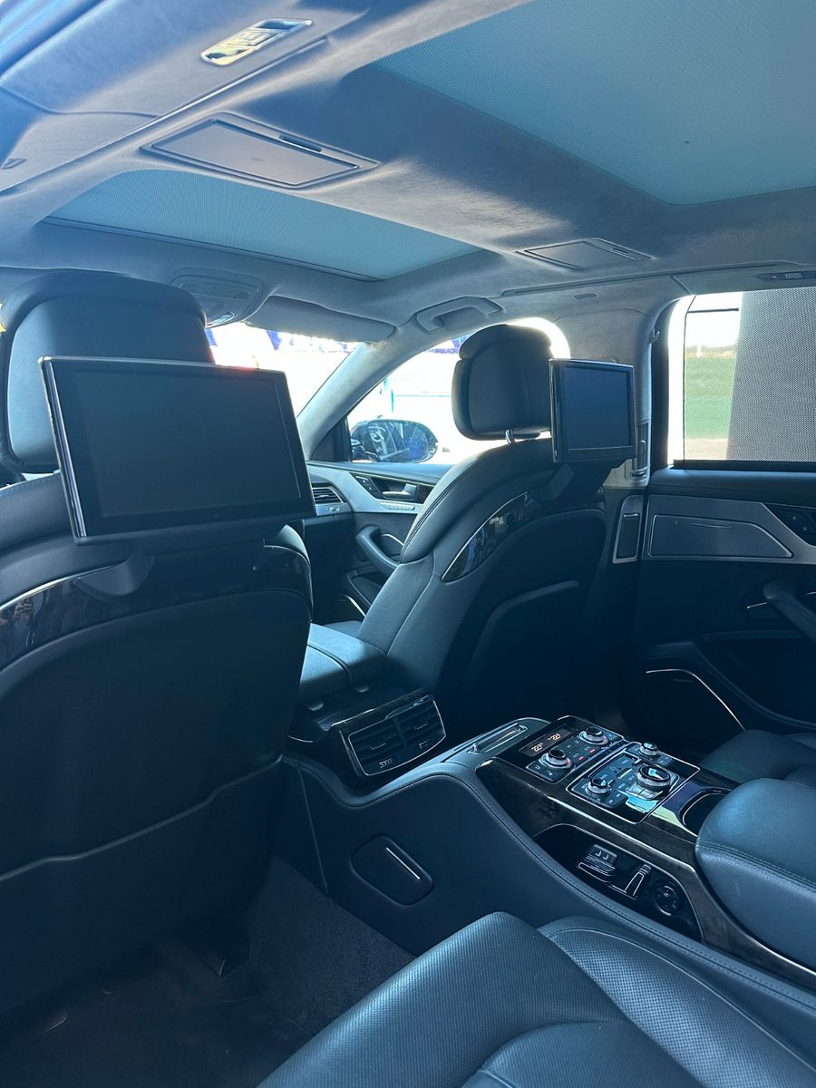 Fahrzeugabbildung Audi A8 3.0 TDI Lang - Fondsitzpaket - NP 142.000€