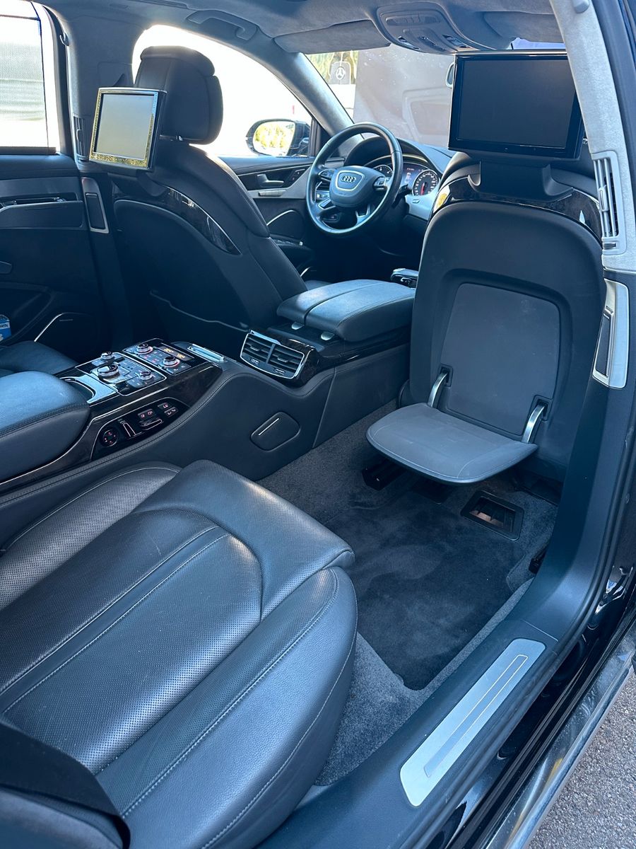 Fahrzeugabbildung Audi A8 3.0 TDI Lang - Fondsitzpaket - NP 142.000€