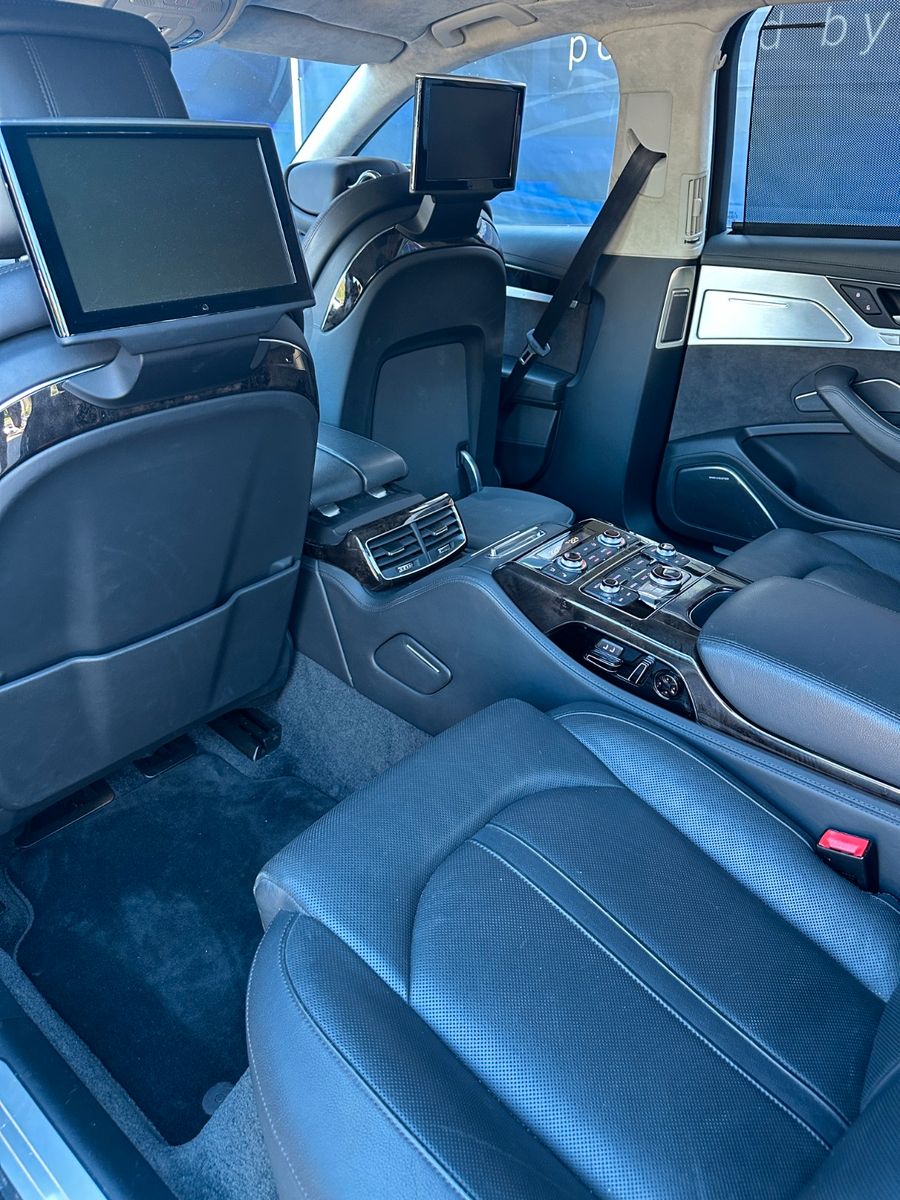 Fahrzeugabbildung Audi A8 3.0 TDI Lang - Fondsitzpaket - NP 142.000€