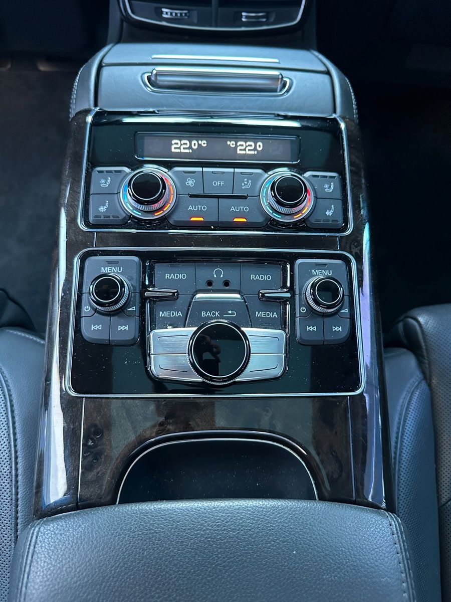 Fahrzeugabbildung Audi A8 3.0 TDI Lang - Fondsitzpaket - NP 142.000€