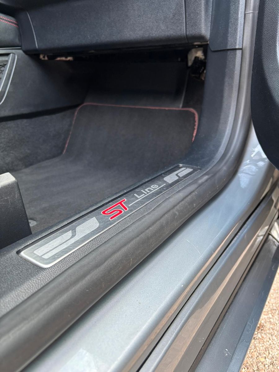 Fahrzeugabbildung Ford Kuga Hybrid ST-Line X,AHK abnehmbar,