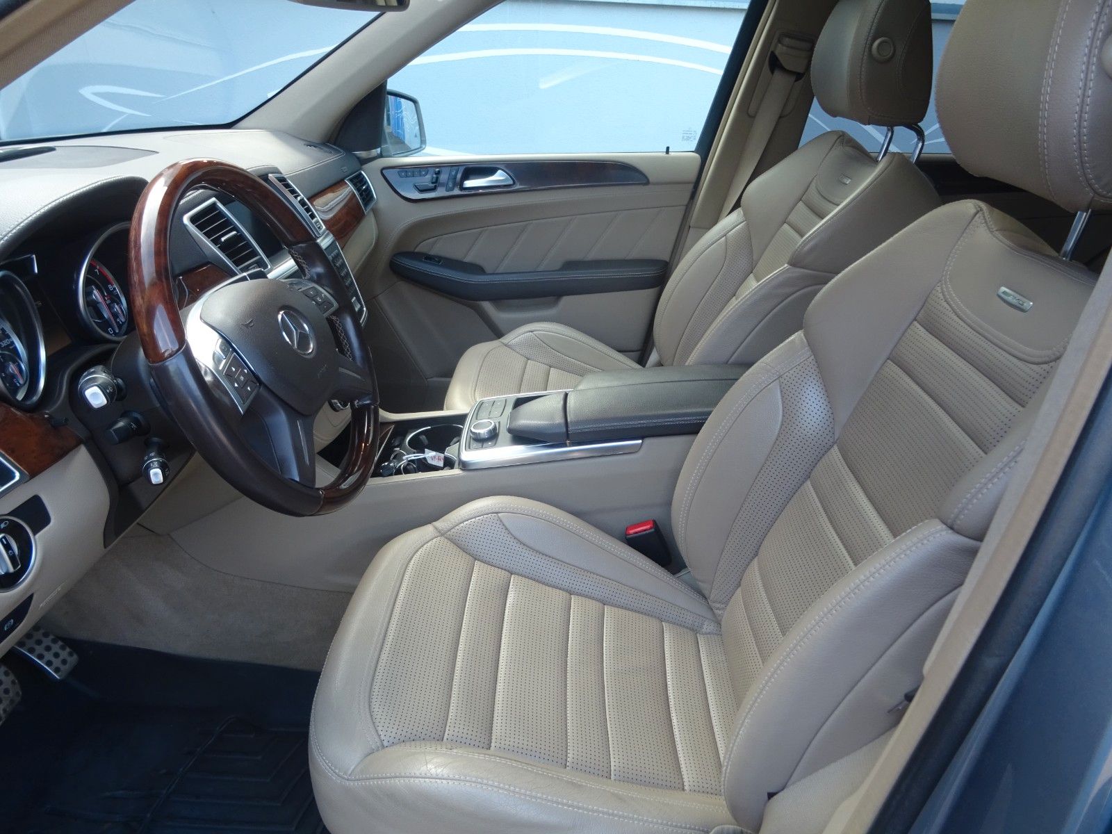 Fahrzeugabbildung Mercedes-Benz ML 63 AMG ML -Klasse ML 63 AMG