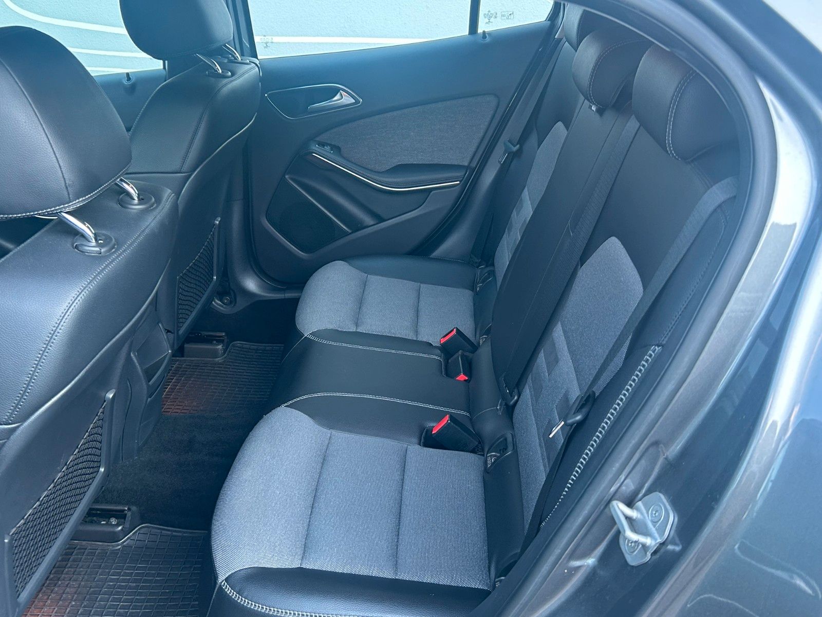 Fahrzeugabbildung Mercedes-Benz GLA 200 GLA  Style,AHK abnehmbar