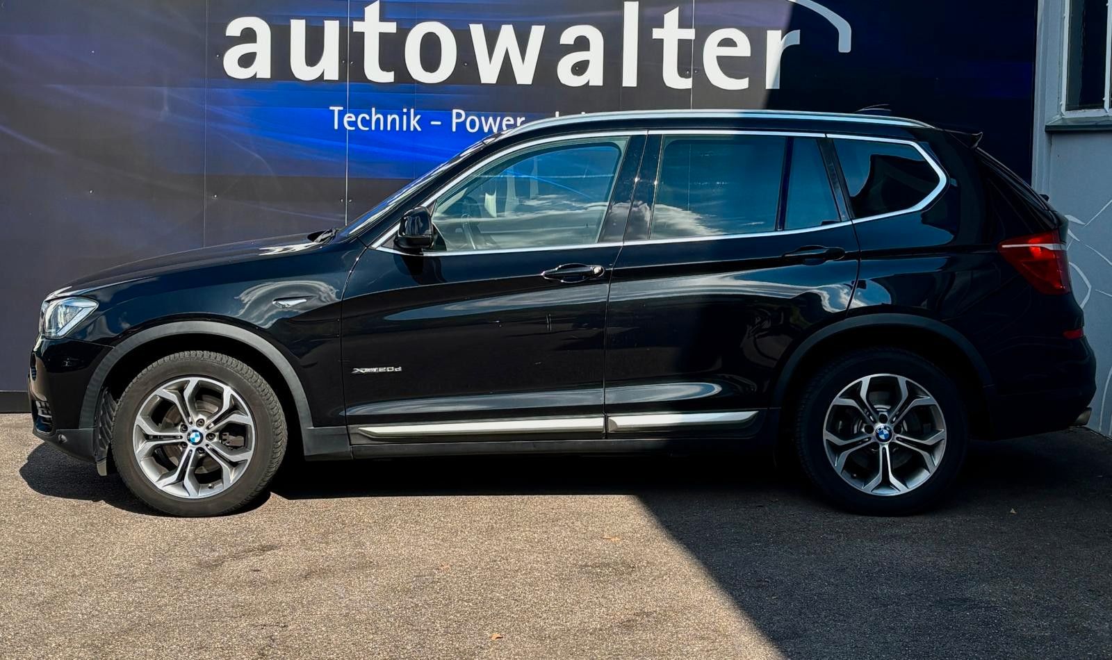 Fahrzeugabbildung BMW X3 Baureihe X3 xDrive 20 d xLine