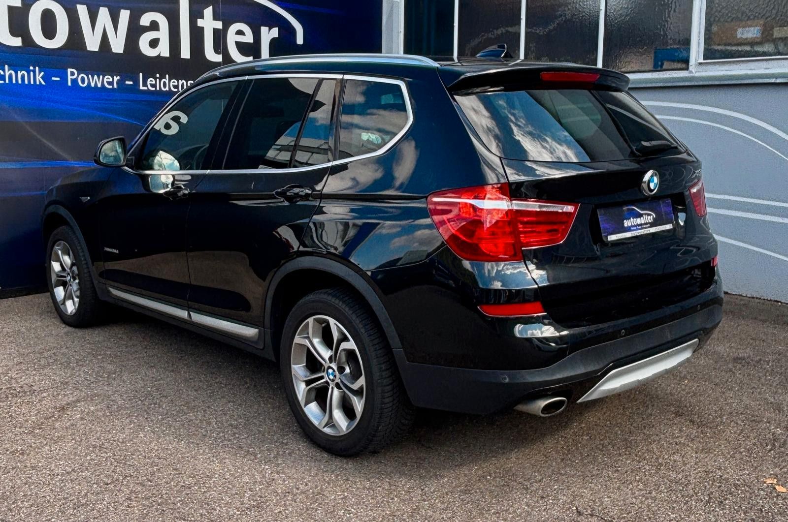 Fahrzeugabbildung BMW X3 Baureihe X3 xDrive 20 d xLine