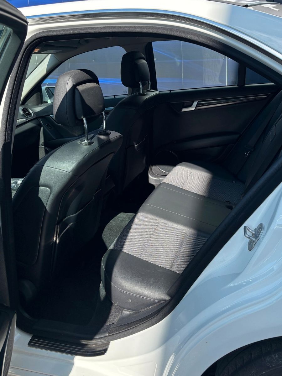 Fahrzeugabbildung Mercedes-Benz C 300 Lim. CDI BlueEfficien 4Matic Standheizung