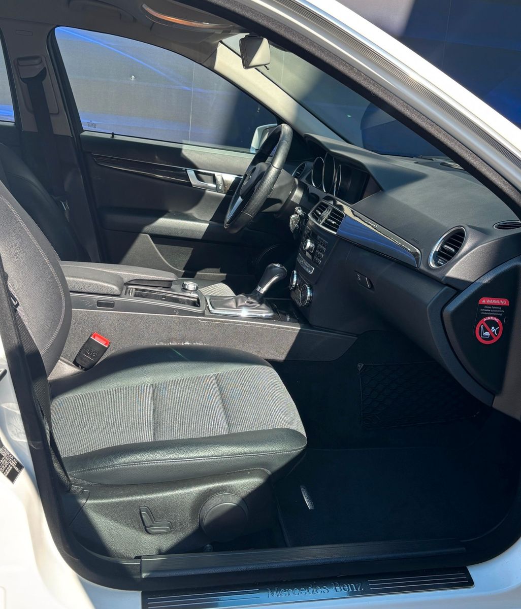 Fahrzeugabbildung Mercedes-Benz C 300 Lim. CDI BlueEfficien 4Matic Standheizung