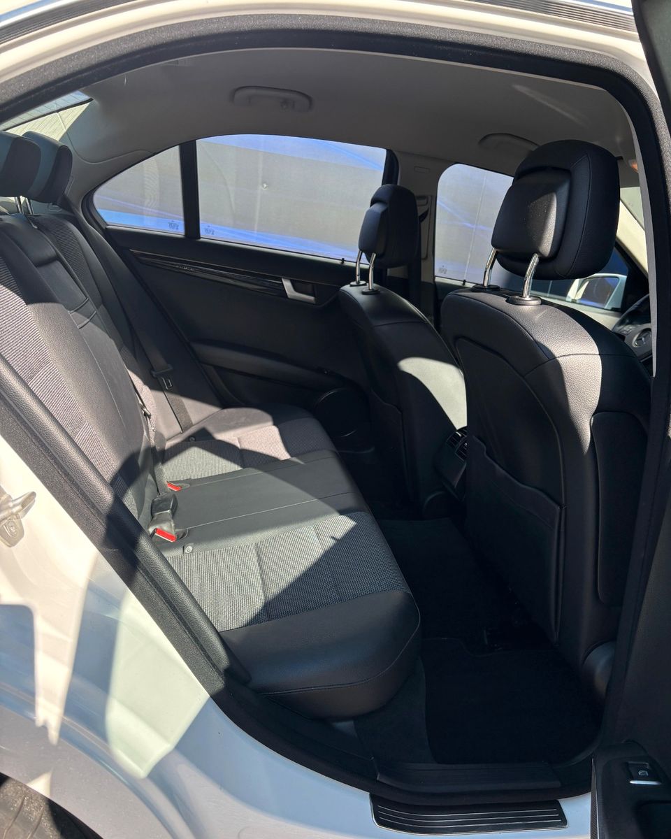 Fahrzeugabbildung Mercedes-Benz C 300 Lim. CDI BlueEfficien 4Matic Standheizung