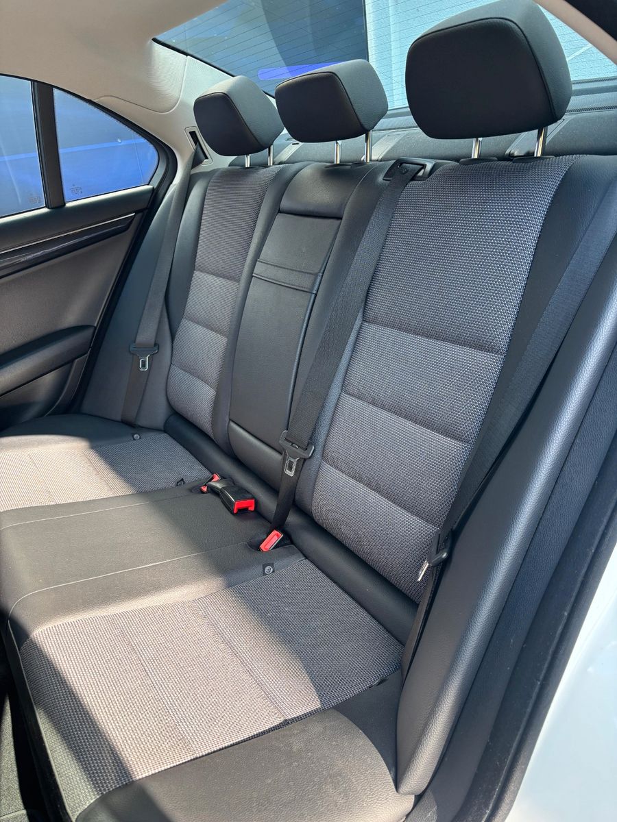 Fahrzeugabbildung Mercedes-Benz C 300 Lim. CDI BlueEfficien 4Matic Standheizung
