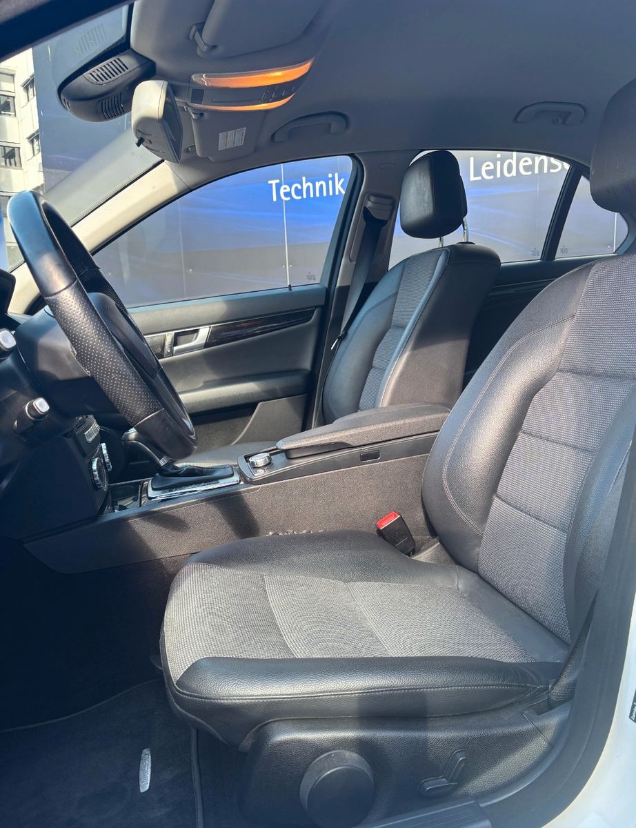 Fahrzeugabbildung Mercedes-Benz C 300 Lim. CDI BlueEfficien 4Matic Standheizung