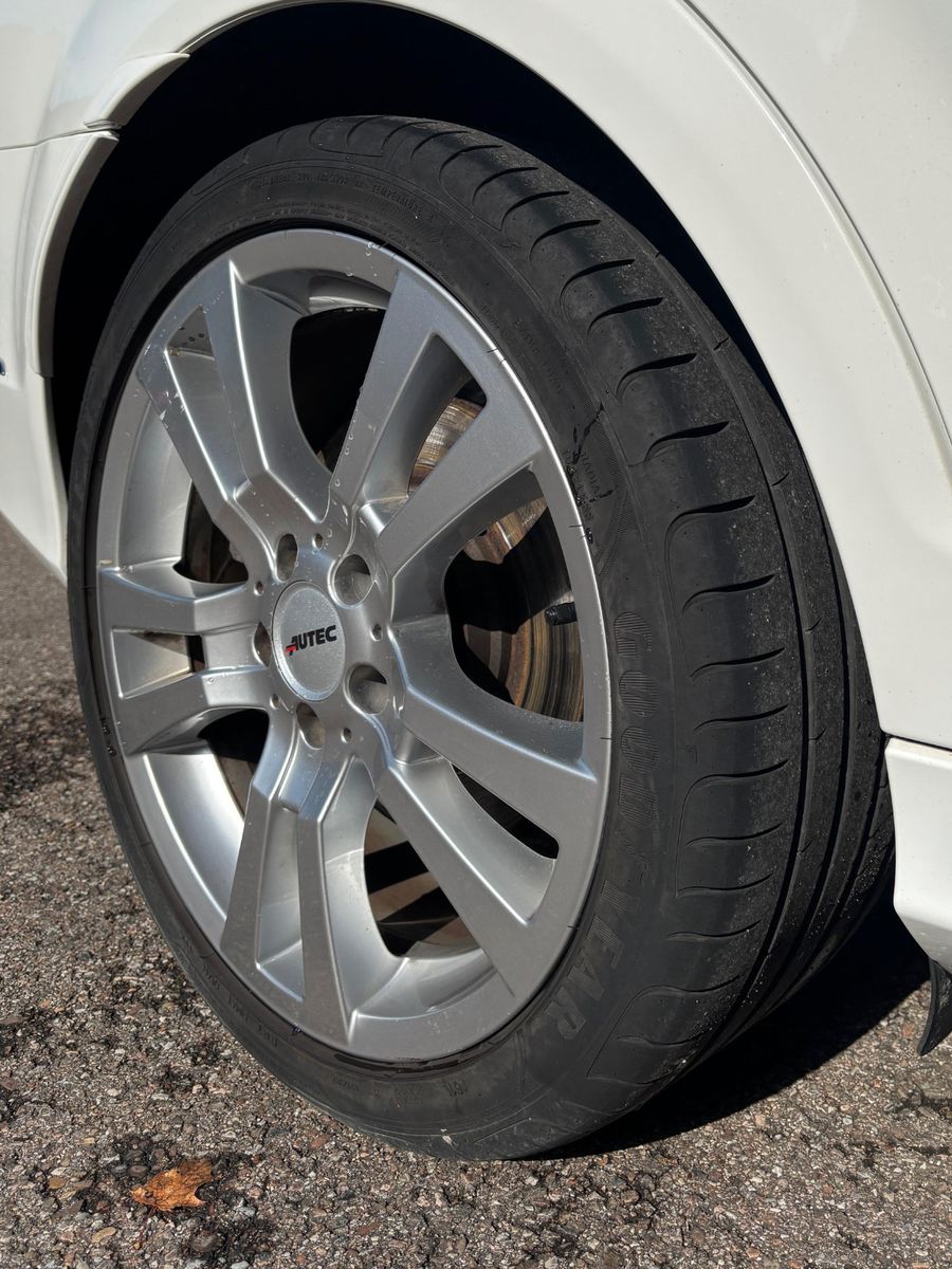 Fahrzeugabbildung Mercedes-Benz C 300 Lim. CDI BlueEfficien 4Matic Standheizung