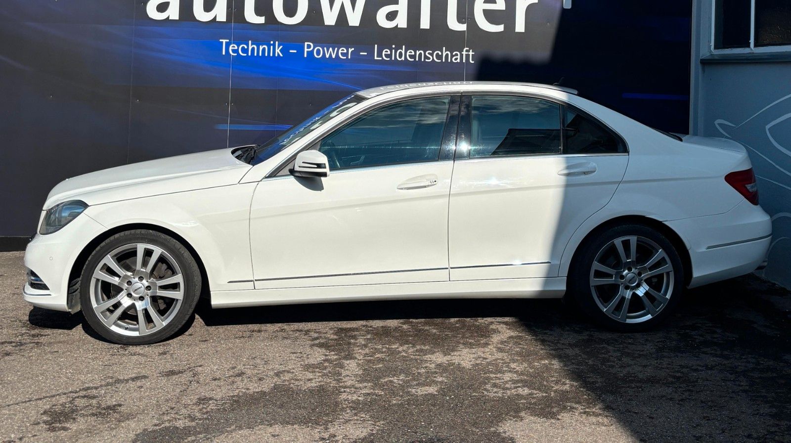 Fahrzeugabbildung Mercedes-Benz C 300 Lim. CDI BlueEfficien 4Matic Standheizung