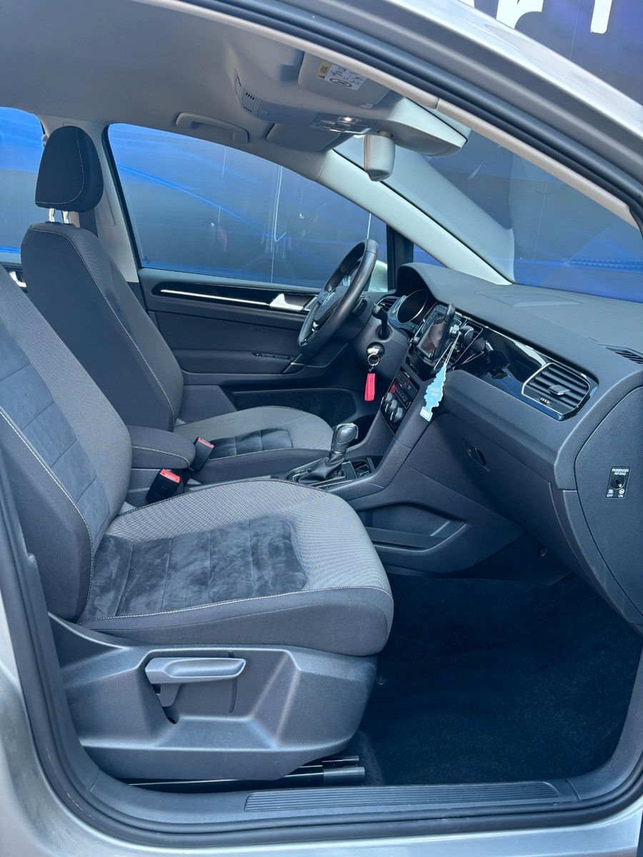 Fahrzeugabbildung Volkswagen Golf Sportsvan VII Highline BMT/Start-Stopp