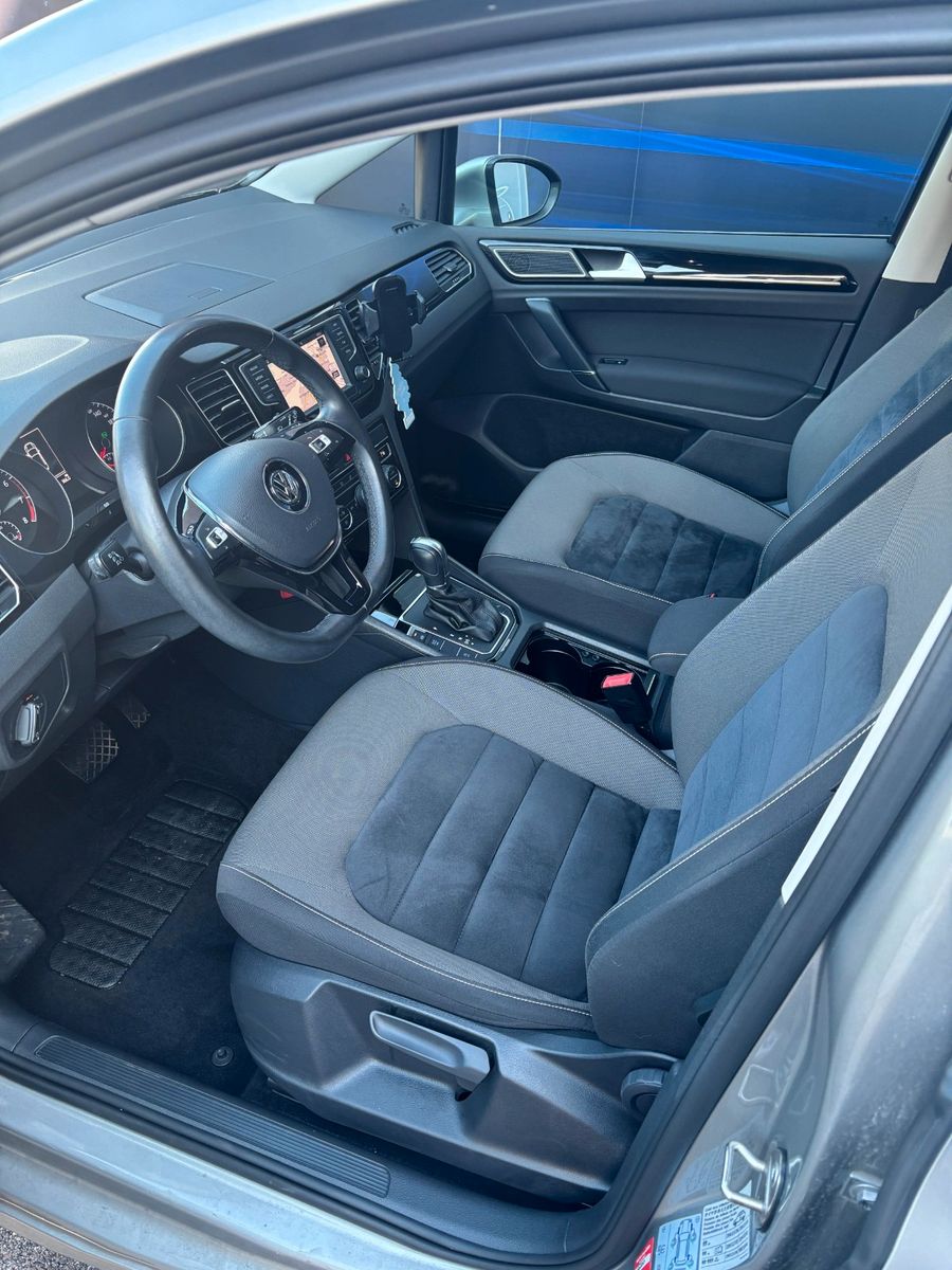 Fahrzeugabbildung Volkswagen Golf Sportsvan VII Highline BMT/Start-Stopp