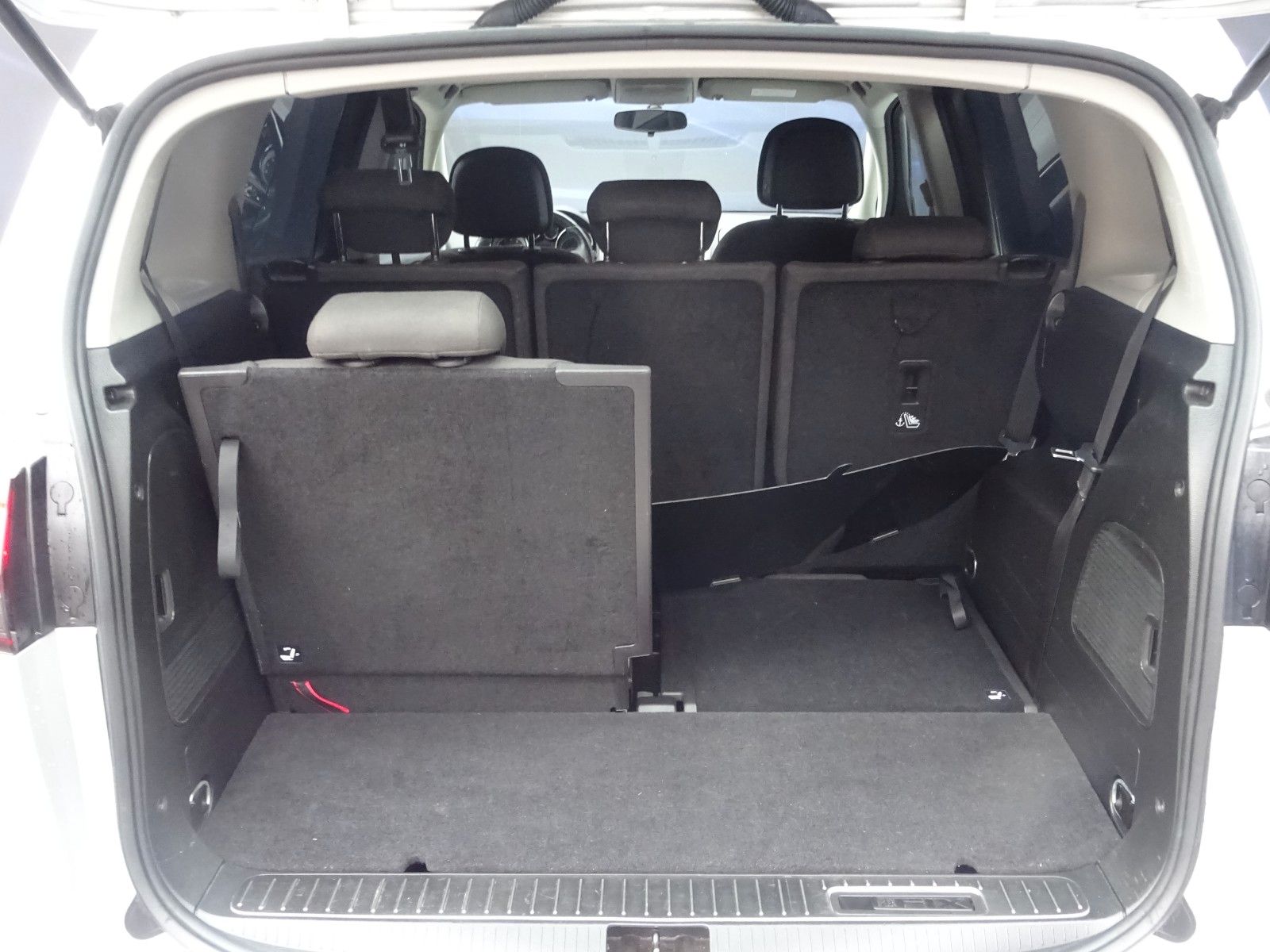 Fahrzeugabbildung Opel Zafira C Tourer Edition 7 Sitzer