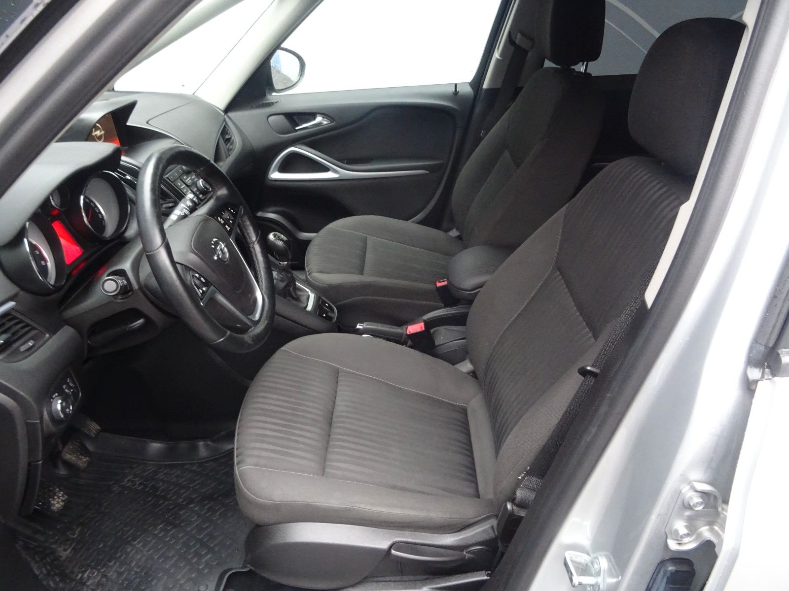 Fahrzeugabbildung Opel Zafira C Tourer Edition 7 Sitzer