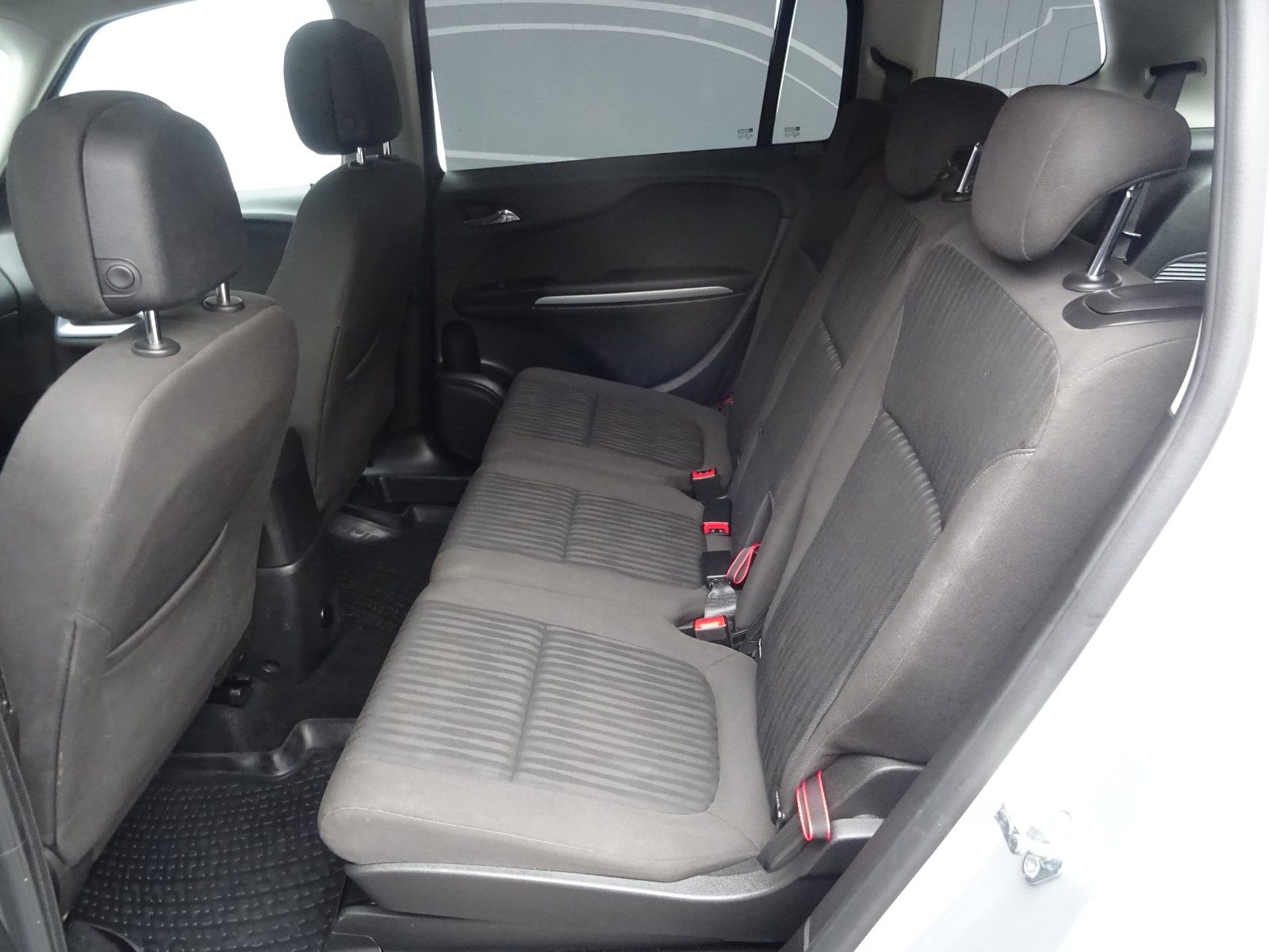 Fahrzeugabbildung Opel Zafira C Tourer Edition 7 Sitzer