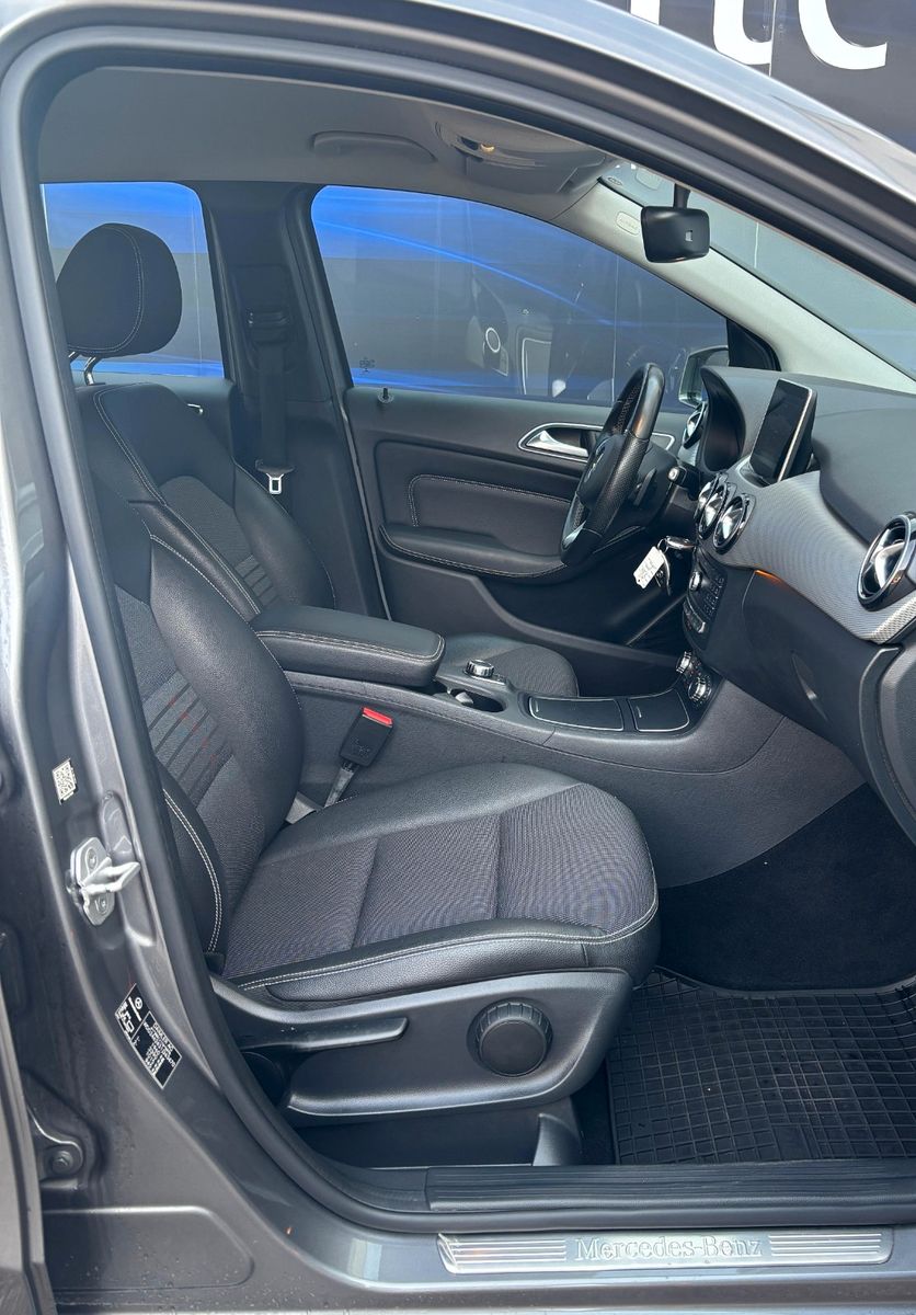 Fahrzeugabbildung Mercedes-Benz B 200 ,Navigationssystem,Sitzheizung,PDC