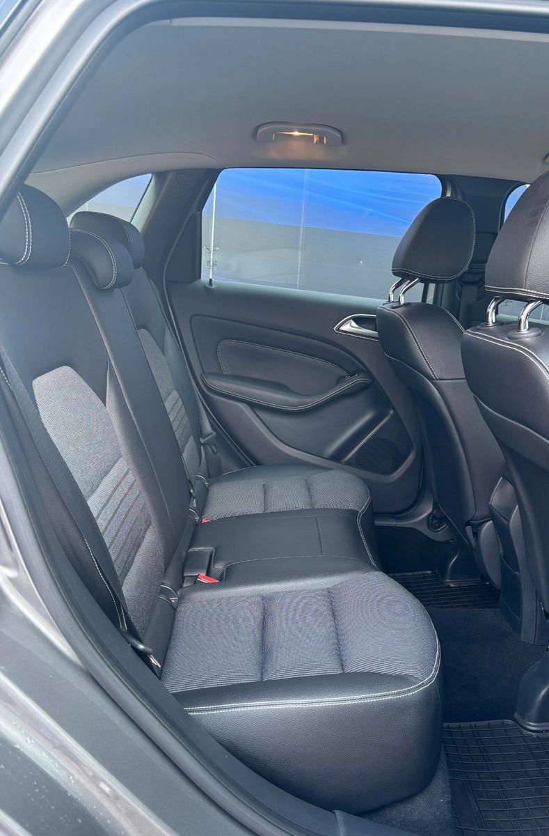 Fahrzeugabbildung Mercedes-Benz B 200 ,Navigationssystem,Sitzheizung,PDC