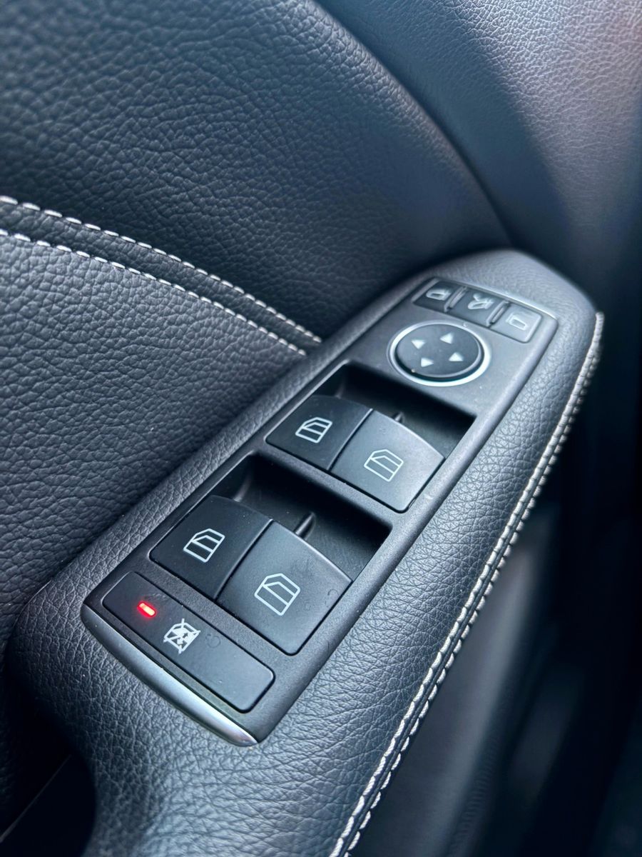 Fahrzeugabbildung Mercedes-Benz B 200 ,Navigationssystem,Sitzheizung,PDC