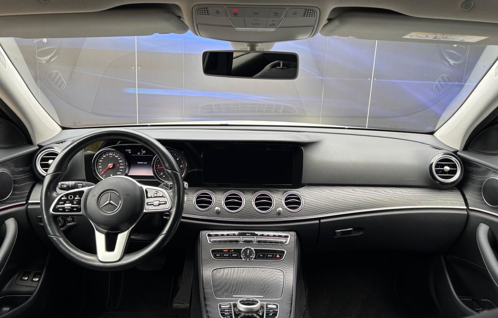 Fahrzeugabbildung Mercedes-Benz E 220 T d 4Matic,Avantgarde,AHK Schwenkbar