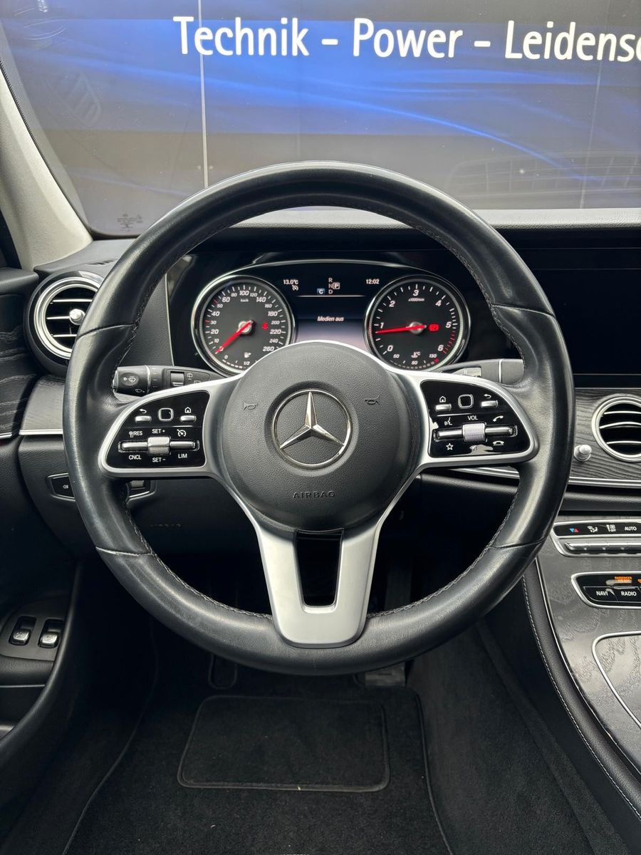 Fahrzeugabbildung Mercedes-Benz E 220 T d 4Matic,Avantgarde,AHK Schwenkbar