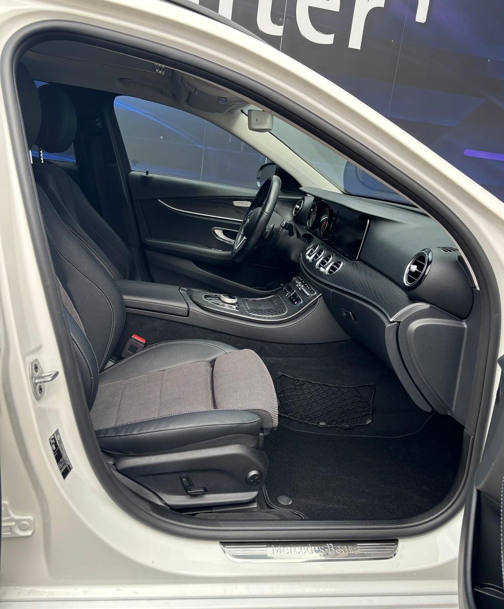 Fahrzeugabbildung Mercedes-Benz E 220 T d 4Matic,Avantgarde,AHK Schwenkbar