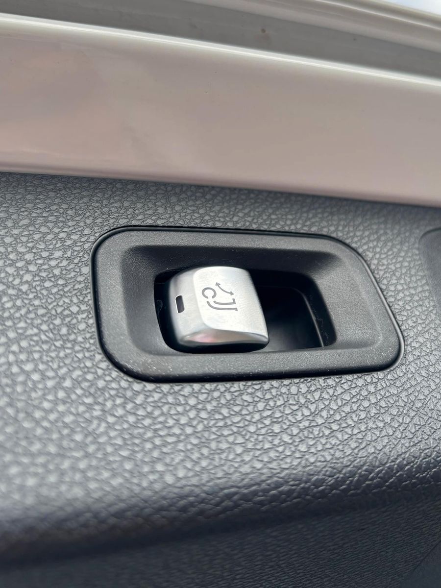 Fahrzeugabbildung Mercedes-Benz E 220 T d 4Matic,Avantgarde,AHK Schwenkbar