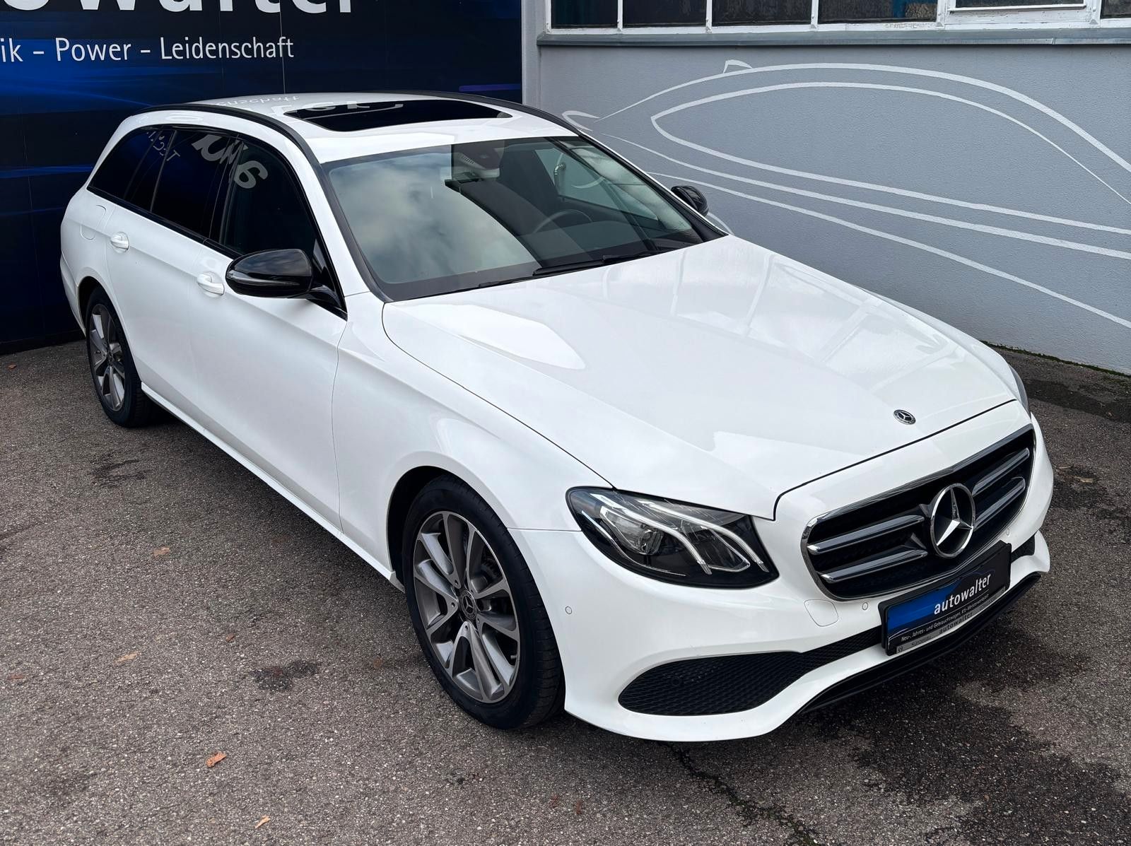 Fahrzeugabbildung Mercedes-Benz E 220 T d 4Matic,Avantgarde,AHK Schwenkbar