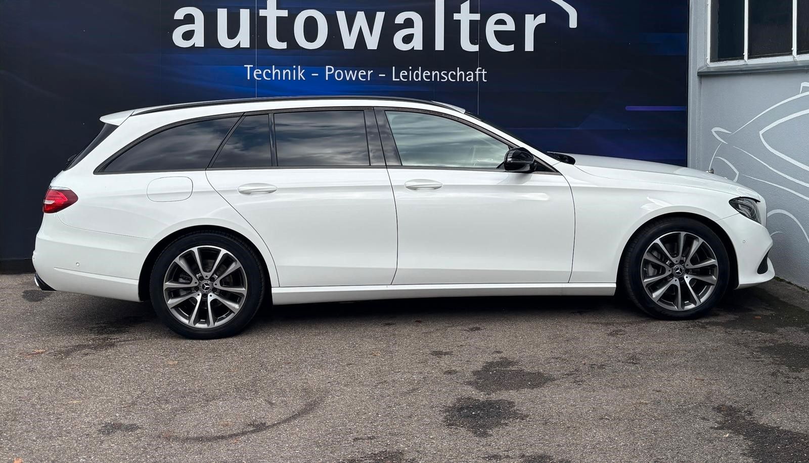 Fahrzeugabbildung Mercedes-Benz E 220 T d 4Matic,Avantgarde,AHK Schwenkbar